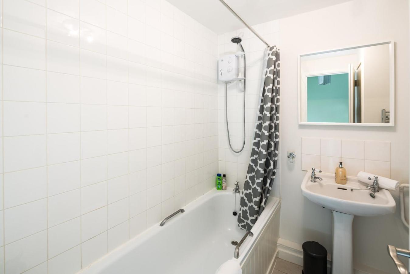Fantastic In Canary Wharf - 2 Bedrooms * London